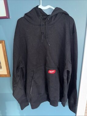 Milwaukee Men’s Black Pullover Hoodie with Front Pocket